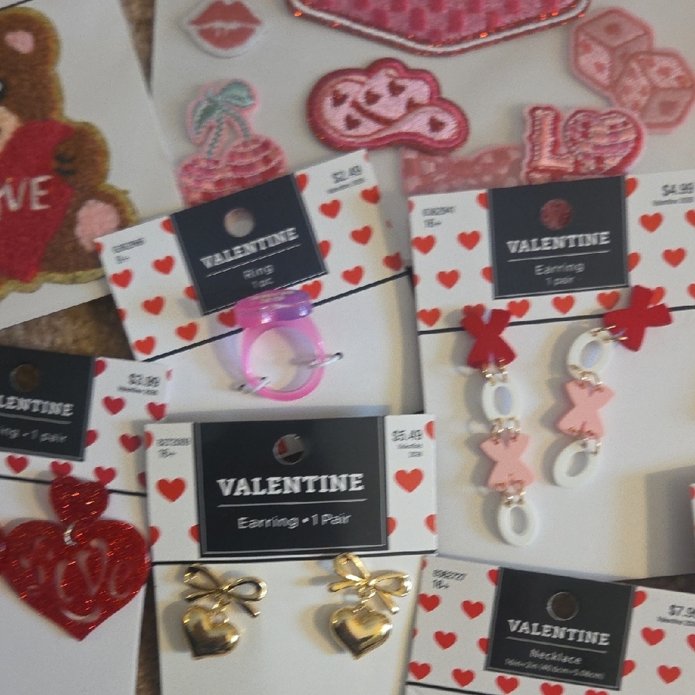 Valentine's Accessory Set - Picture 7 of 8